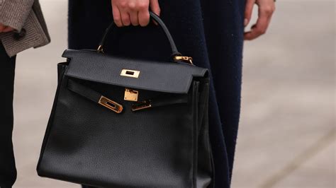 Hermès to cease trading in Glasgow .